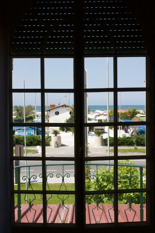 Hotel Poseidon Marina di Pietrasanta Exterior photo
